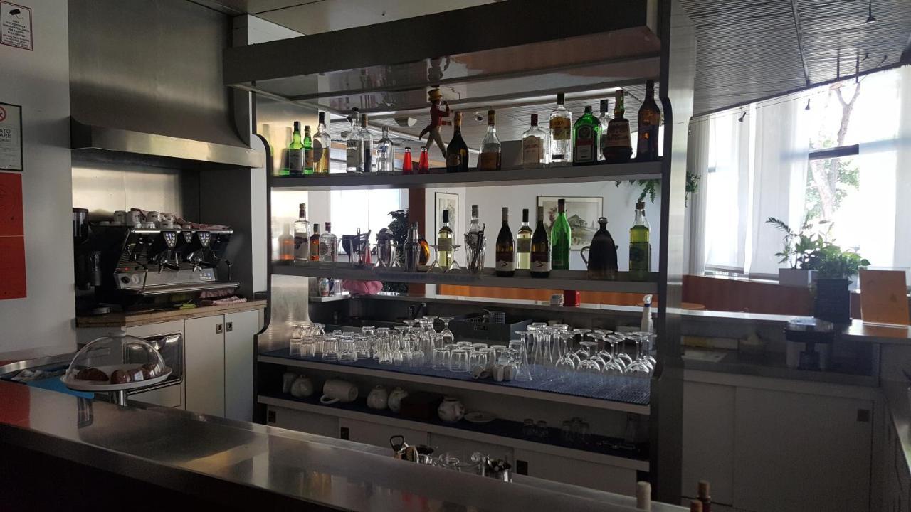 Hotel Cristallo Удине Экстерьер фото