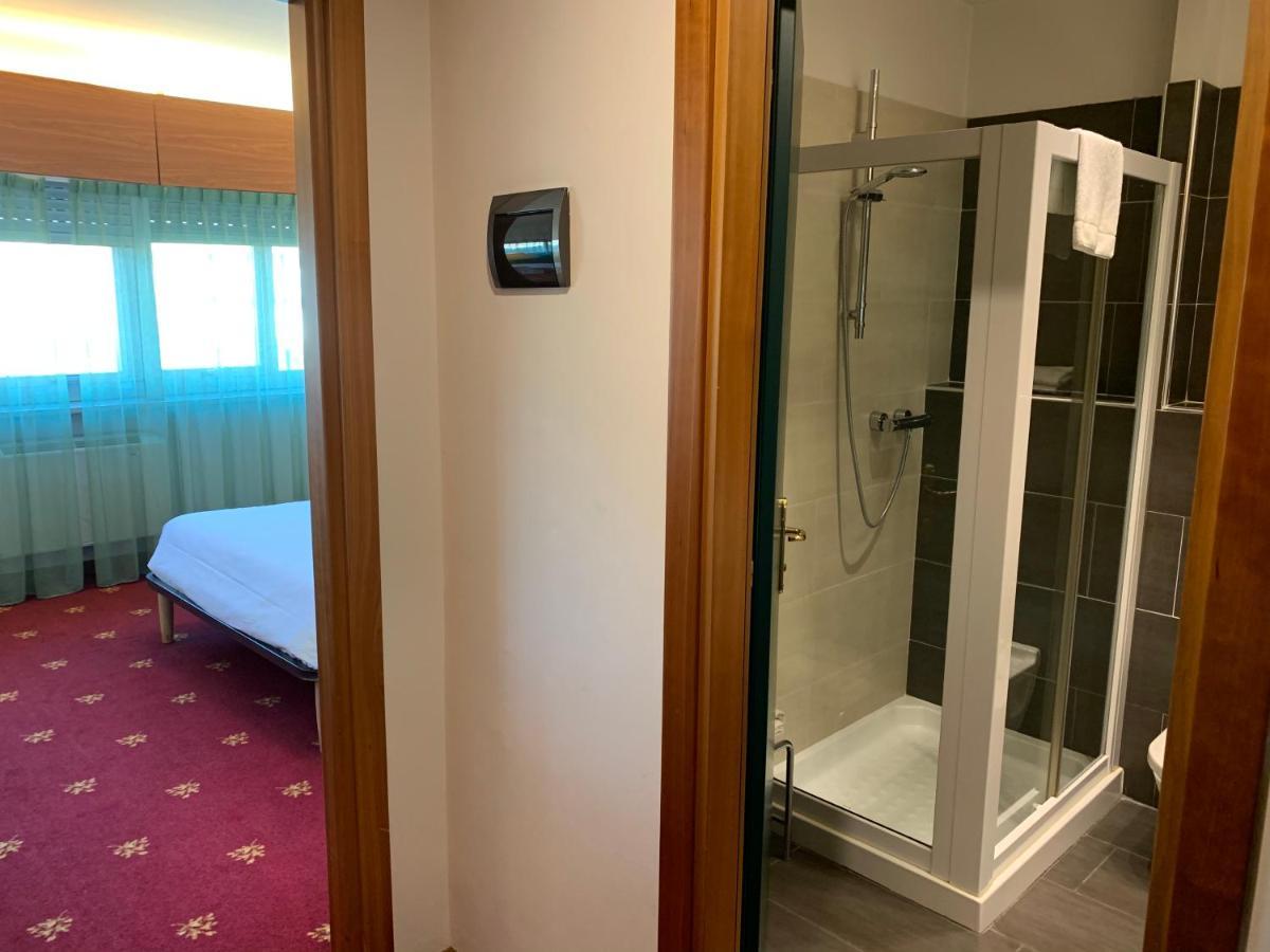 Hotel Cristallo Удине Экстерьер фото