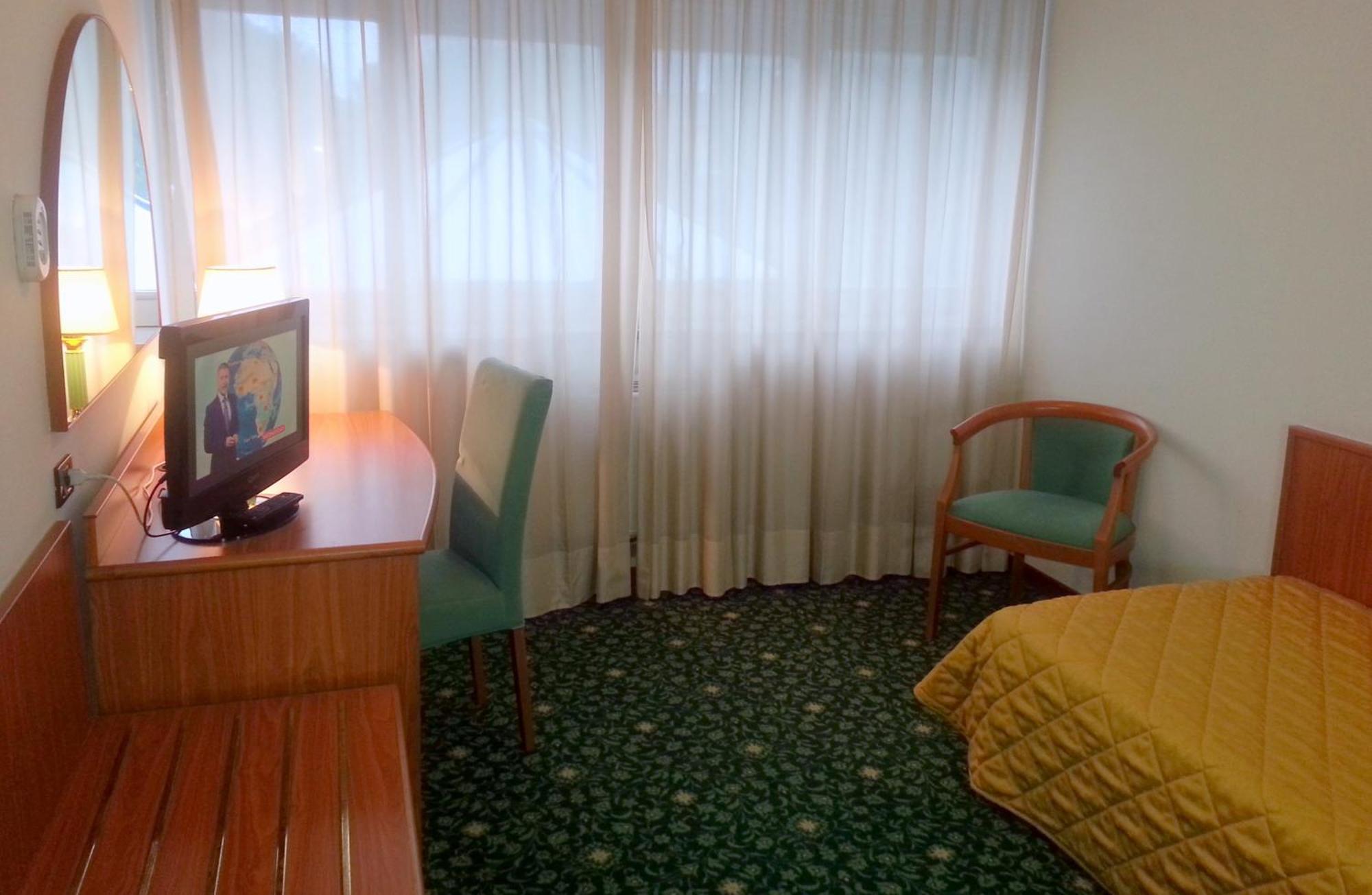 Hotel Cristallo Удине Экстерьер фото