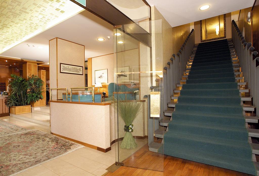 Hotel Cristallo Удине Экстерьер фото