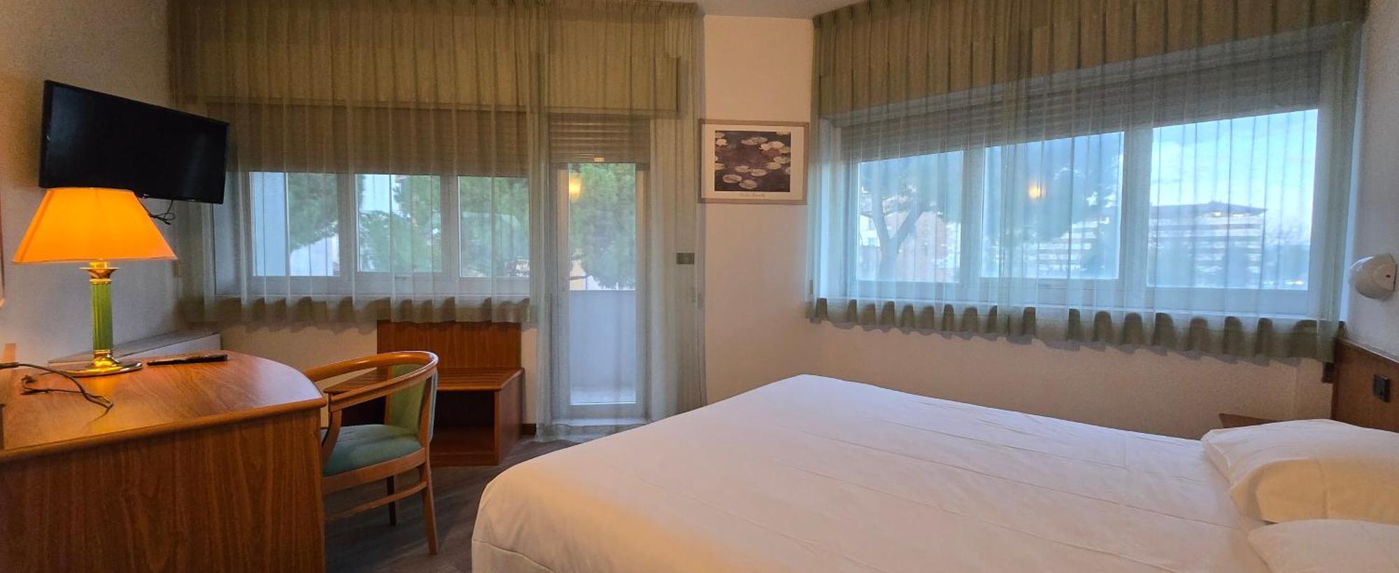 Hotel Cristallo Удине Экстерьер фото