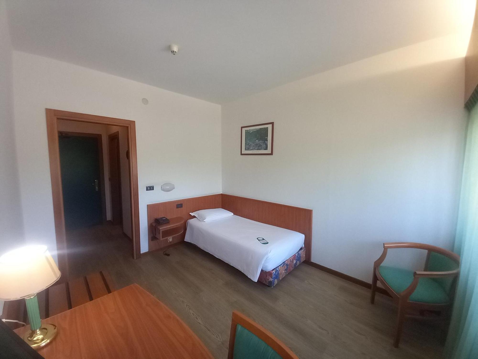 Hotel Cristallo Удине Экстерьер фото