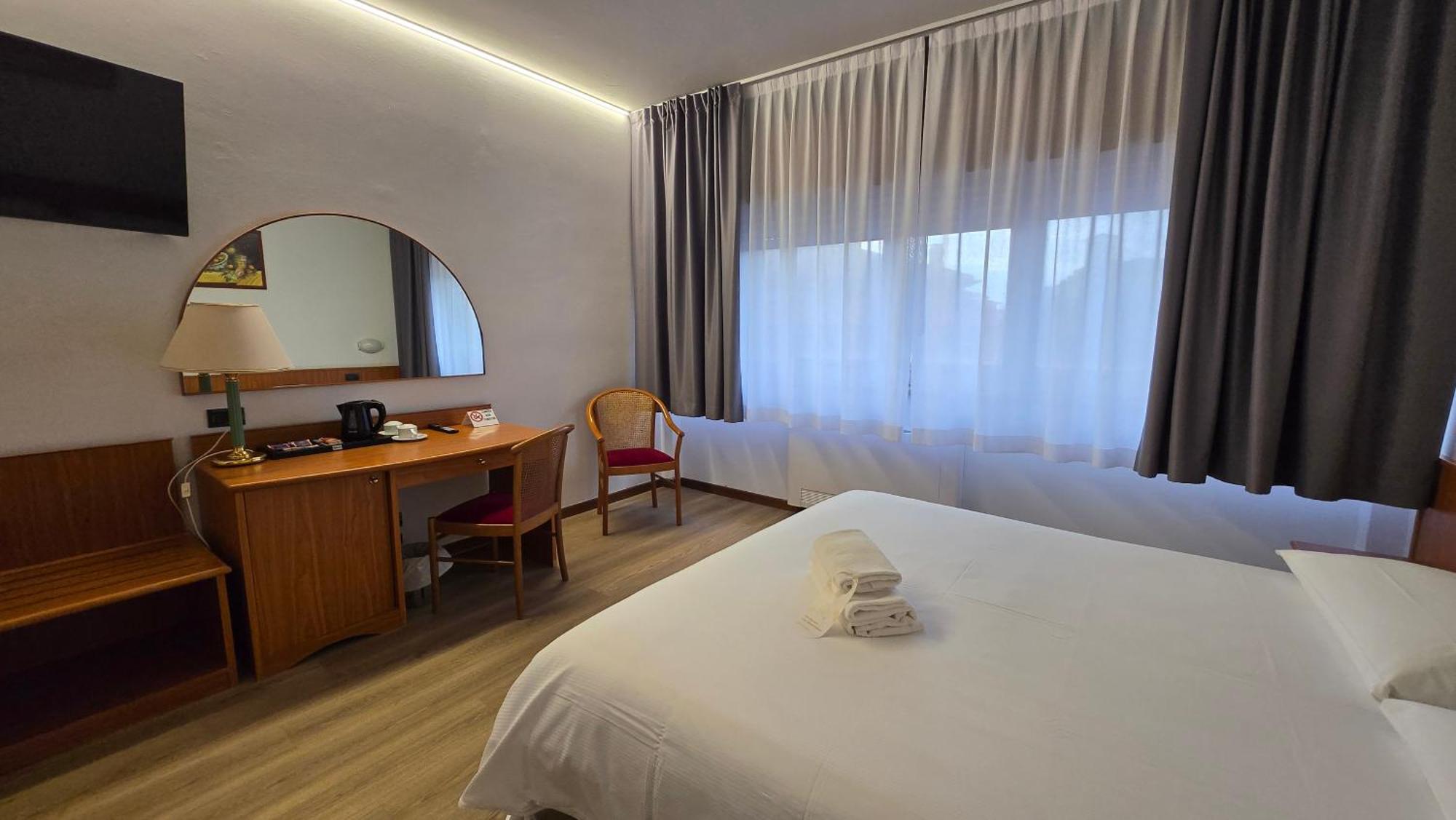 Hotel Cristallo Удине Экстерьер фото