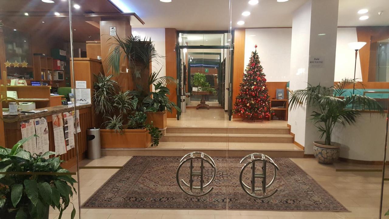 Hotel Cristallo Удине Экстерьер фото